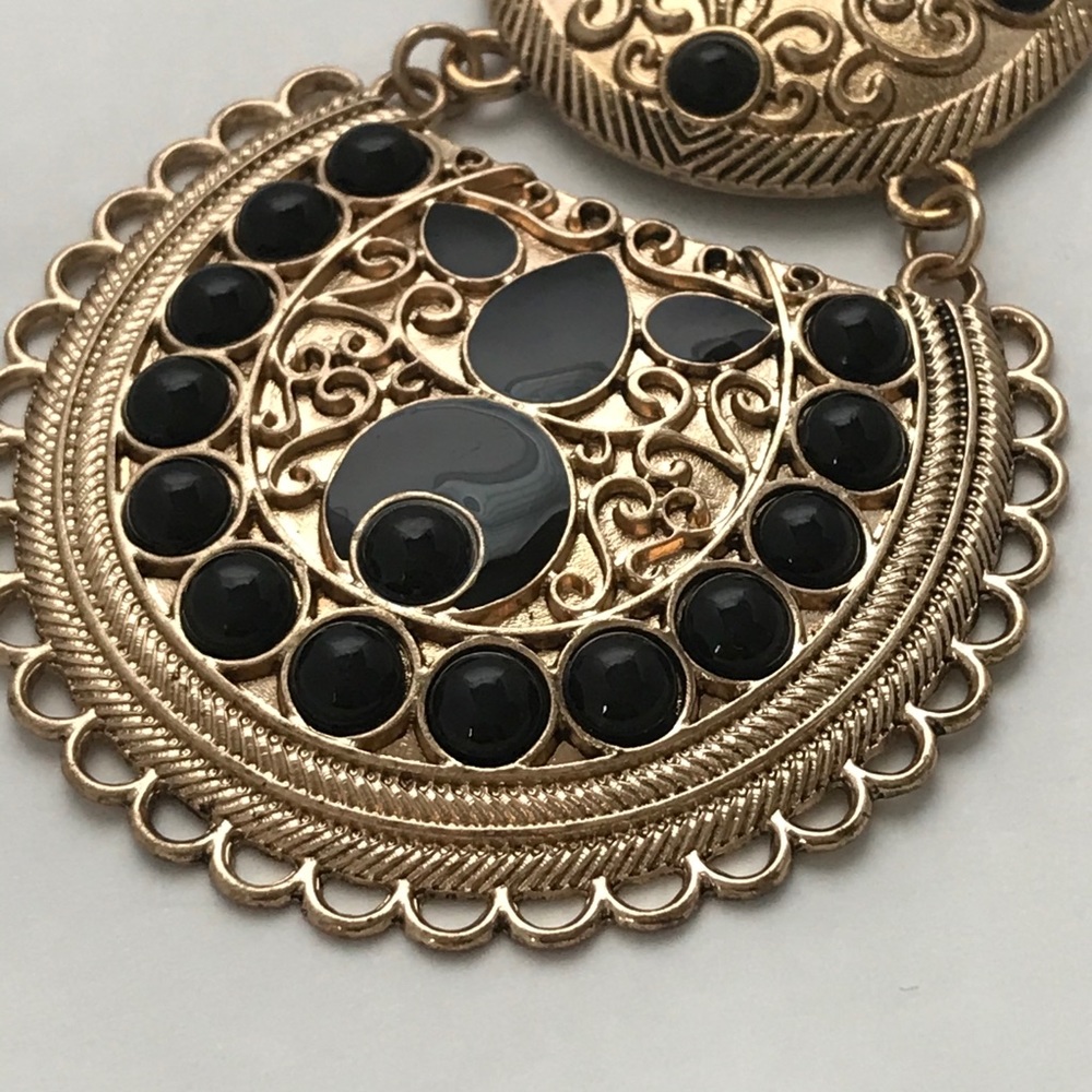 Gold Tone Black Statement‎ Necklace - Picture 3 of 5